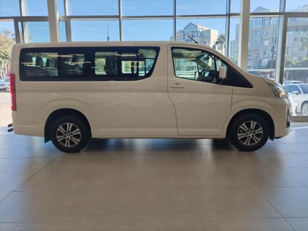 2023-Toyota-Quantum-28-GL-11-seat_2