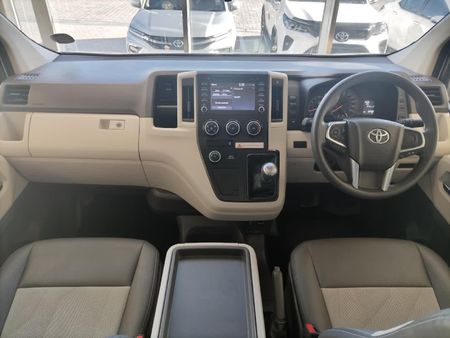 2023-Toyota-Quantum-28-GL-11-seat_5