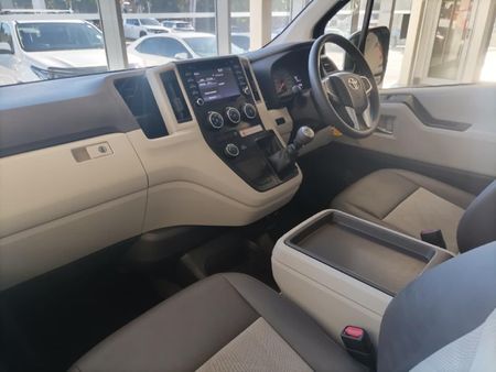 2023-Toyota-Quantum-28-GL-11-seat_6