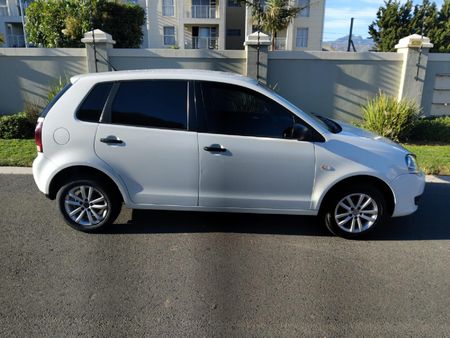 2017-Volkswagen-Polo-Vivo-GP-14-Xpress-5-dr_4