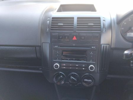 2017-Volkswagen-Polo-Vivo-GP-14-Xpress-5-dr_6