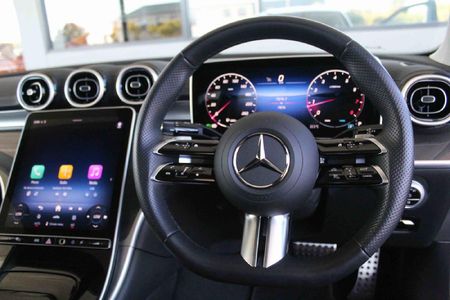 2025-Mercedes-Benz-C-Class-C-200-Auto_10