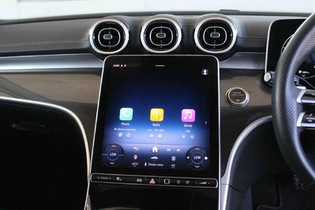 2025-Mercedes-Benz-C-Class-C-200-Auto_11