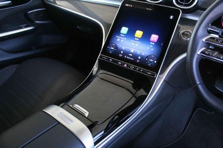 2025-Mercedes-Benz-C-Class-C-200-Auto_12