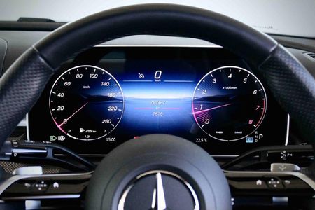 2025-Mercedes-Benz-C-Class-C-200-Auto_13