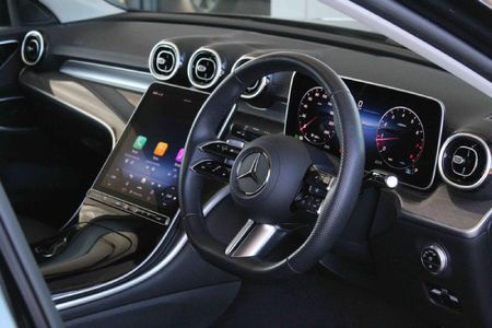 2025-Mercedes-Benz-C-Class-C-200-Auto_14