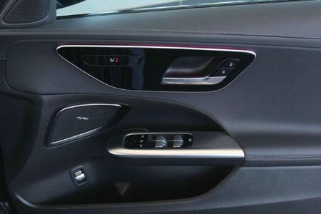 2025-Mercedes-Benz-C-Class-C-200-Auto_15
