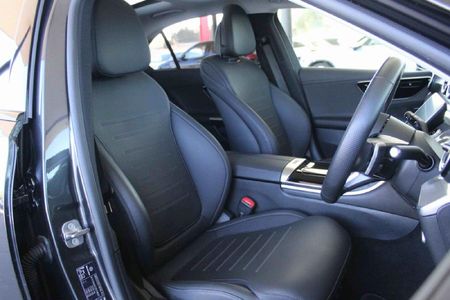 2025-Mercedes-Benz-C-Class-C-200-Auto_16