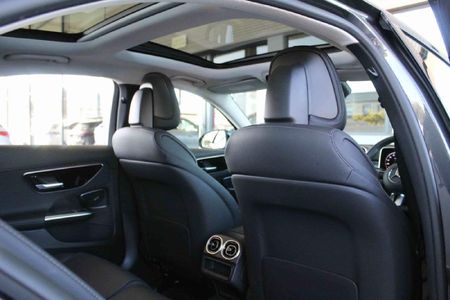 2025-Mercedes-Benz-C-Class-C-200-Auto_17