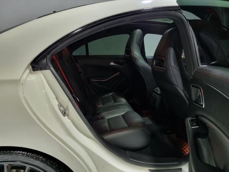 2014-Mercedes-AMG-CLA-45-AMG_11