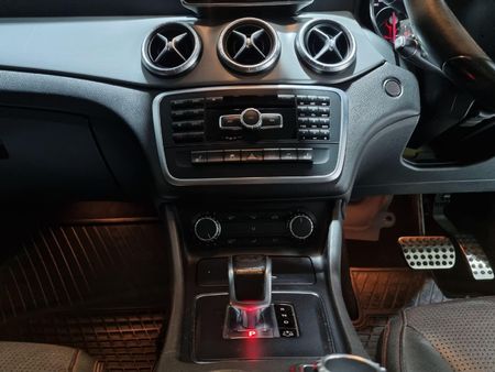 2014-Mercedes-AMG-CLA-45-AMG_8