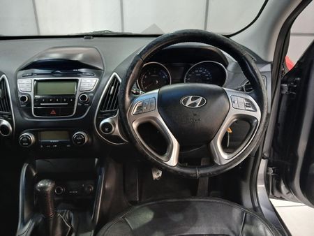 2010-Hyundai-ix35-20-GLS-Executive_10