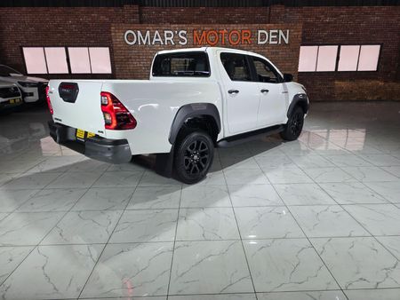 2025-Toyota-Hilux-28-GD-6-Raised-Body-Legend-4x4-Auto-Double-Cab_3