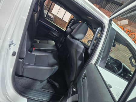 2025-Toyota-Hilux-28-GD-6-Raised-Body-Legend-4x4-Auto-Double-Cab_5