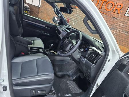 2025-Toyota-Hilux-28-GD-6-Raised-Body-Legend-4x4-Auto-Double-Cab_6