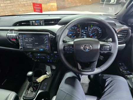 2025-Toyota-Hilux-28-GD-6-Raised-Body-Legend-4x4-Auto-Double-Cab_7