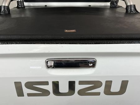 2020-Isuzu-D-Max-300-LX-Double-Cab_11
