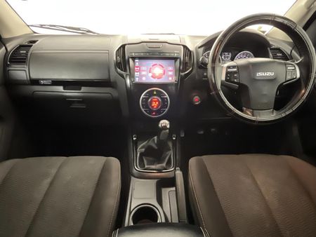 2020-Isuzu-D-Max-300-LX-Double-Cab_1