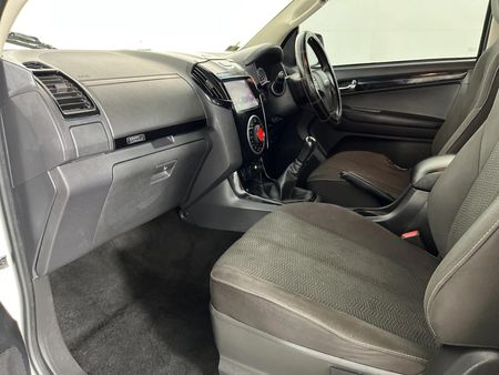 2020-Isuzu-D-Max-300-LX-Double-Cab_7