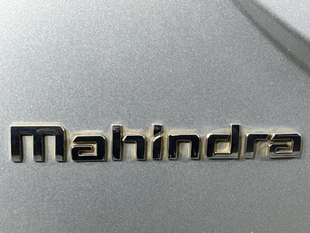 2014-Mahindra-XUV-500-22D-mHawk-7-seat-W4_10