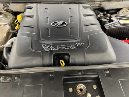 2014-Mahindra-XUV-500-22D-mHawk-7-seat-W4_12