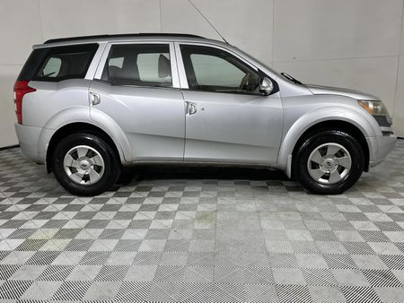 2014-Mahindra-XUV-500-22D-mHawk-7-seat-W4_15