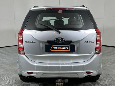 2014-Mahindra-XUV-500-22D-mHawk-7-seat-W4_16