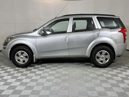 2014-Mahindra-XUV-500-22D-mHawk-7-seat-W4_17