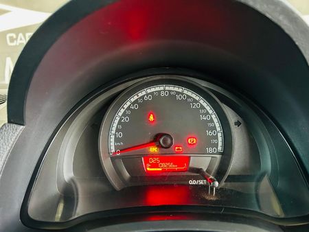 2019-Volkswagen-Up-Move-Up-10-5-dr_12