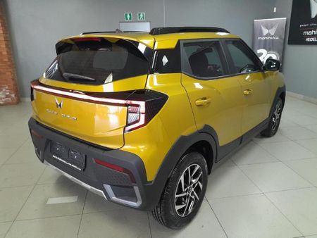 2026-Mahindra-XUV-3XO-12T-AX5_15