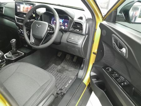 2026-Mahindra-XUV-3XO-12T-AX5_7