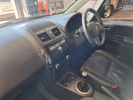 2014-Suzuki-SX4-20-AWD_7