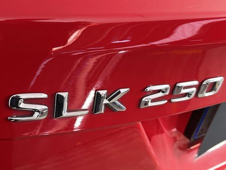 2015-Mercedes-Benz-SLK-250-Auto_9