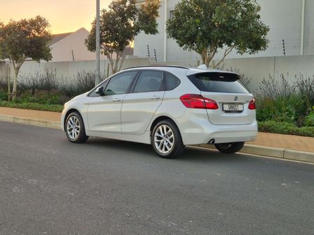 2015-BMW-2-Series-218i-Active-Tourer-Auto_12