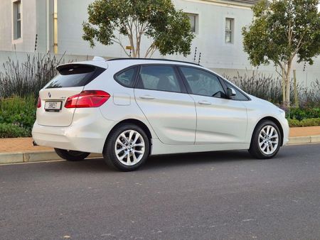 2015-BMW-2-Series-218i-Active-Tourer-Auto_5