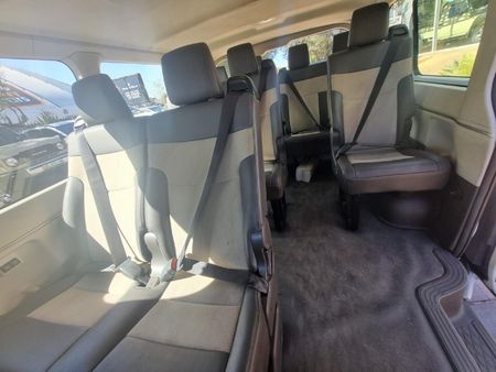 2020-Toyota-Quantum-28-GL-11-seat_10