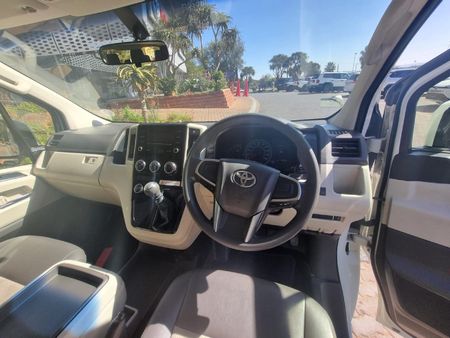 2020-Toyota-Quantum-28-GL-11-seat_12