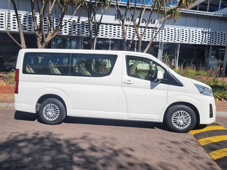 2020-Toyota-Quantum-28-GL-11-seat_3