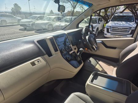 2020-Toyota-Quantum-28-GL-11-seat_8