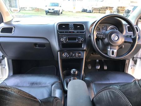 2014-Volkswagen-Polo-12-TDI-Bluemotion-5-dr_11