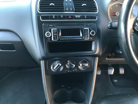 2014-Volkswagen-Polo-12-TDI-Bluemotion-5-dr_12