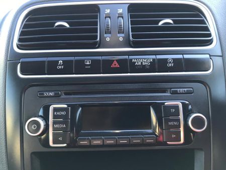 2014-Volkswagen-Polo-12-TDI-Bluemotion-5-dr_13