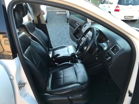 2014-Volkswagen-Polo-12-TDI-Bluemotion-5-dr_14