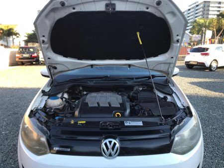 2014-Volkswagen-Polo-12-TDI-Bluemotion-5-dr_18