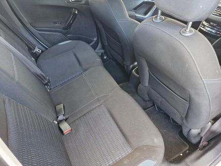 2013-Peugeot-208-16-VTi-Allure-Auto-5-dr_10
