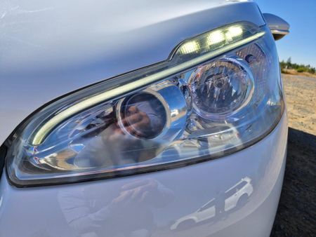 2013-Peugeot-208-16-VTi-Allure-Auto-5-dr_13
