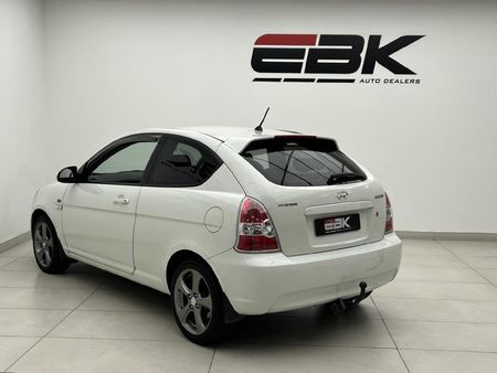 2007-Hyundai-Accent-16-3-dr_3