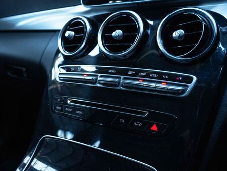 2016-Mercedes-Benz-C-Class-Mercedes-Benz-C180-auto_13