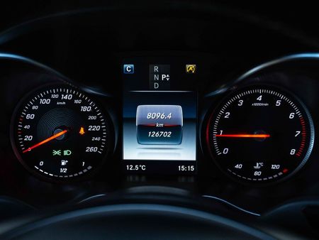 2016-Mercedes-Benz-C-Class-Mercedes-Benz-C180-auto_16