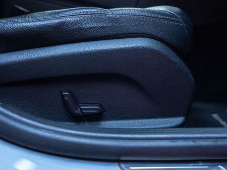 2016-Mercedes-Benz-C-Class-Mercedes-Benz-C180-auto_17